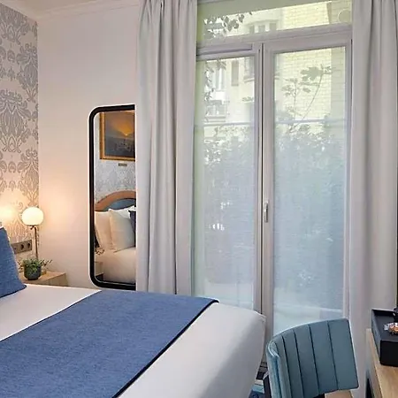 Romantic & 4*